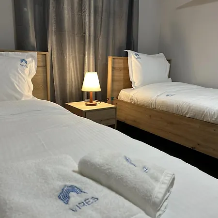 Treasure: Chic 2br-apartment 8min To Skanderbeg Place Daire Tiran