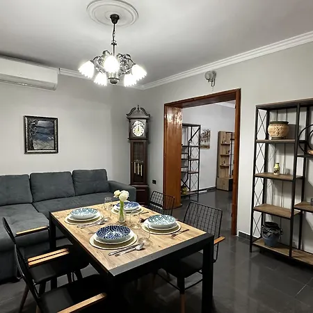Treasure: Chic 2br-apartment 8min To Skanderbeg Place شقة