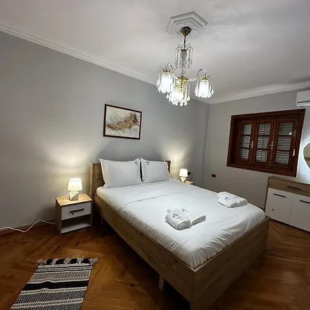 Daire Treasure: Chic 2br-apartment 8min To Skanderbeg Place Tiran