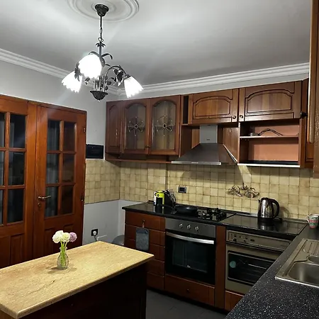 Treasure: Chic 2br-apartment 8min To Skanderbeg Place *