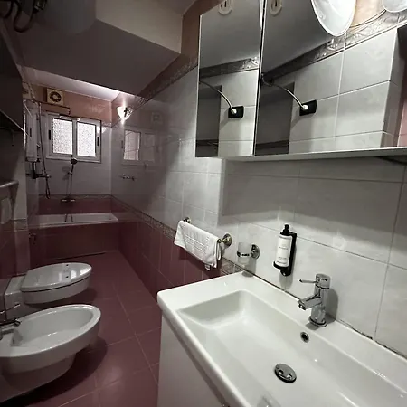 شقة Treasure: Chic 2br-apartment 8min To Skanderbeg Place تيرانا