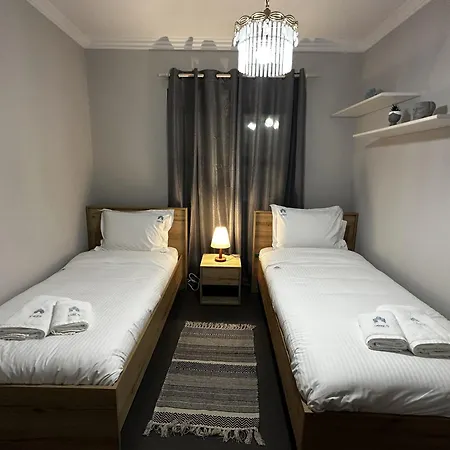 Treasure: Chic 2br-apartment 8min To Skanderbeg Place * تيرانا