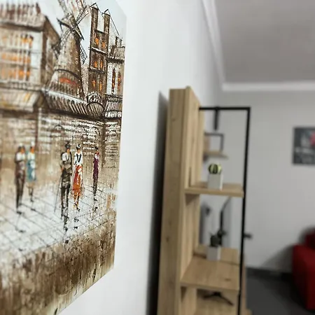 Daire Treasure: Chic 2br-apartment 8min To Skanderbeg Place *