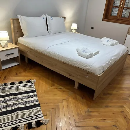 Treasure: Chic 2br-apartment 8min To Skanderbeg Place Lejlighed