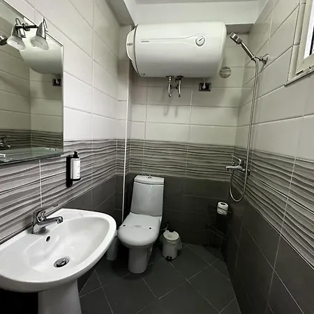 Treasure: Chic 2br-apartment 8min To Skanderbeg Place شقة *