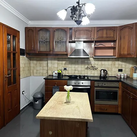 Treasure: Chic 2br-apartment 8min To Skanderbeg Place تيرانا