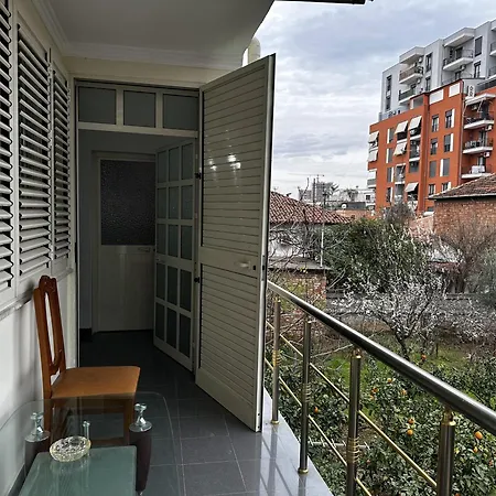 Treasure: Chic 2br-apartment 8min To Skanderbeg Place Daire Tiran