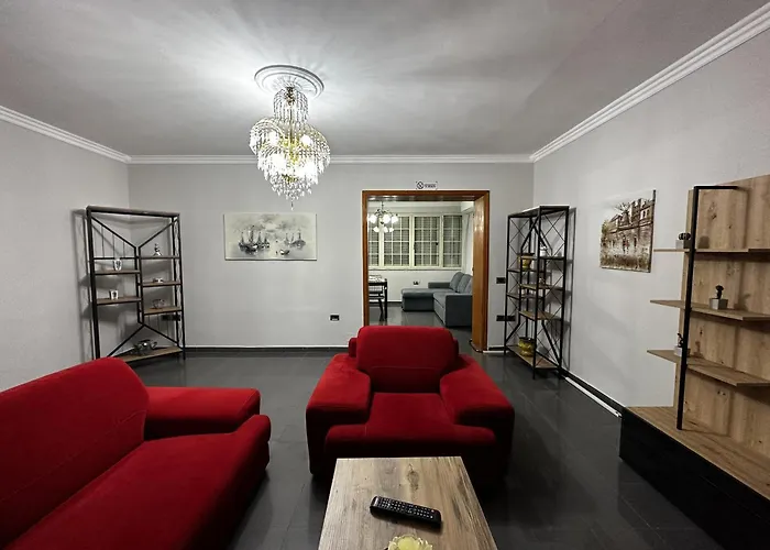 アパート Treasure: Chic 2br-apartment 8min To Skanderbeg Place ティラナ