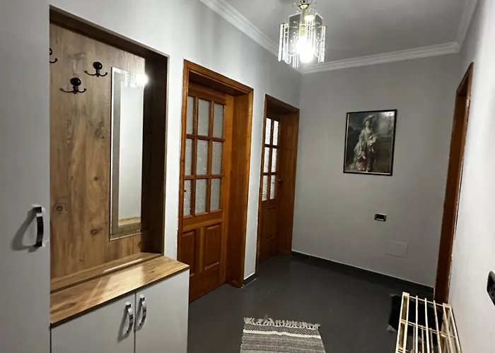 Treasure: Chic 2br-apartment 8min To Skanderbeg Place *