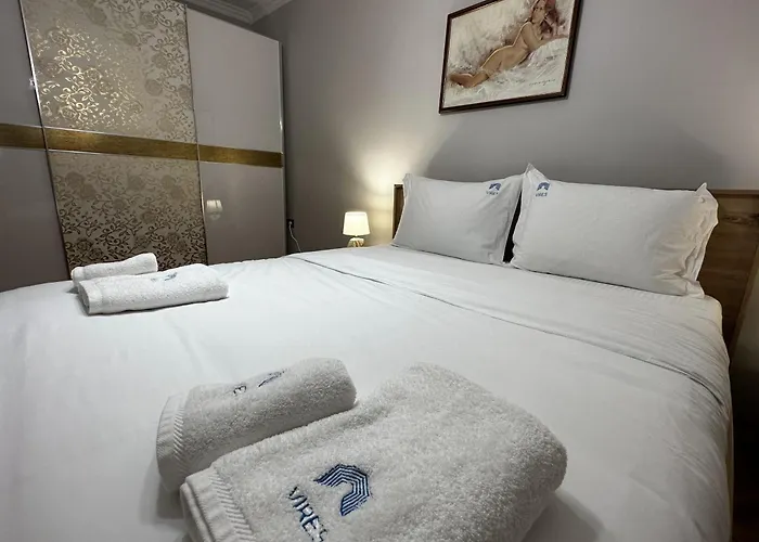 Treasure: Chic 2br-apartment 8min To Skanderbeg Place * ティラナ