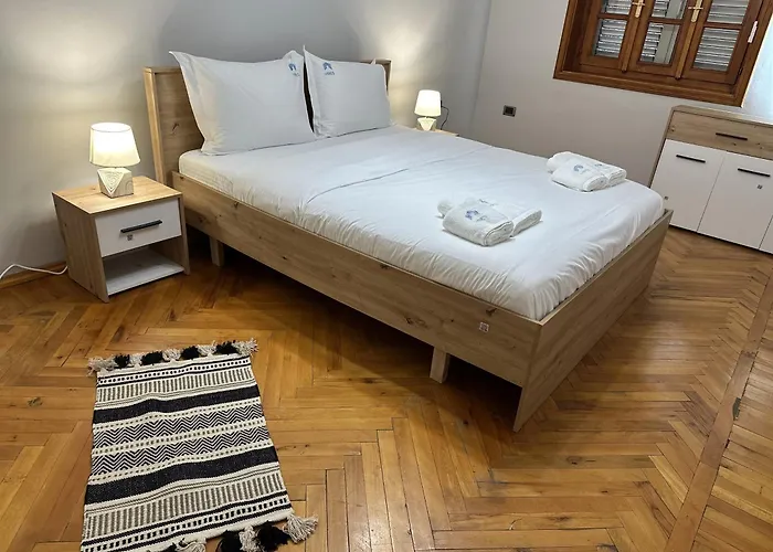 Treasure: Chic 2br-apartment 8min To Skanderbeg Place アパート