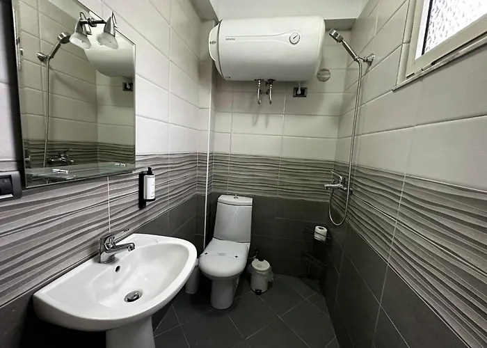 Treasure: Chic 2br-apartment 8min To Skanderbeg Place Lägenhet *