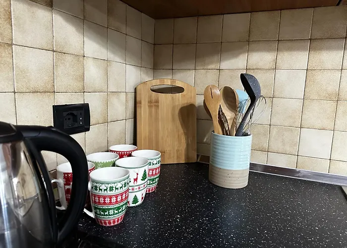 Treasure: Chic 2br-apartment 8min To Skanderbeg Place ティラナ