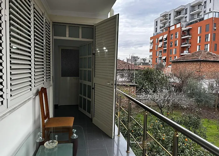Treasure: Chic 2br-apartment 8min To Skanderbeg Place Lägenhet Tirana