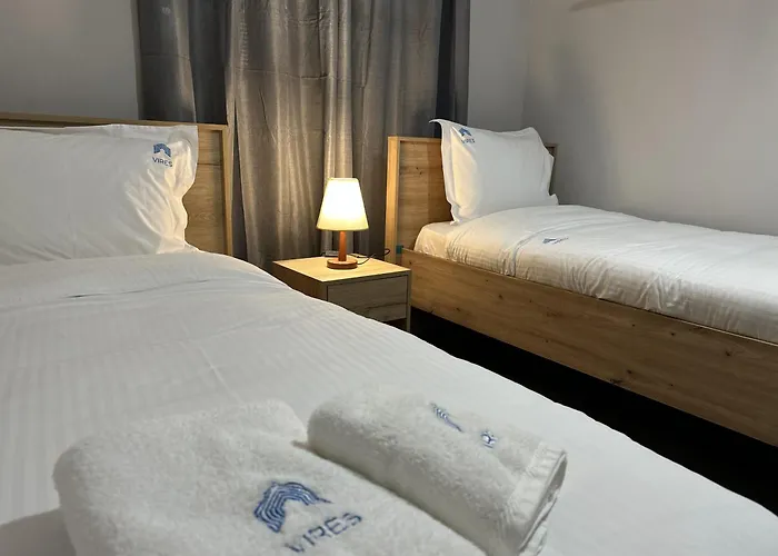 Treasure: Chic 2br-apartment 8min To Skanderbeg Place Apartment Tirana